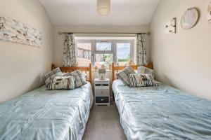 Ένα ή περισσότερα κρεβάτια σε δωμάτιο στο Host & Stay - Sandpipers +13 φωτογραφίες