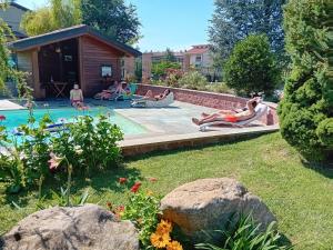 Bazén v ubytování L'Isola Dla Cerrea nebo v jeho okolí