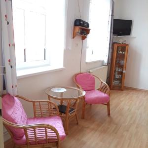 a room with a table and chairs and a window at U Melicherů in Suchdol nad Lužnicí