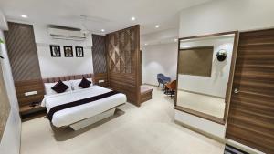Gallery image of Hotel veesons executive in Solapur