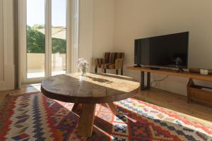 TV a/nebo společenská místnost v ubytování Vila Julieta Guesthouse