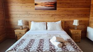 Postel nebo postele na pokoji v ubytování Alpes Hotel