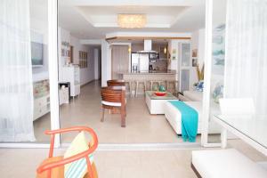 a living room and kitchen with a couch and a table at Marbella AquaVista 11-18 in Juan Pedro
