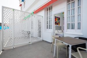 a dining room with a table and a glass wall at Hotel Kuve Marbella in Marbella