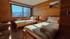 Postel nebo postele na pokoji v ubytování Alpes Hotel