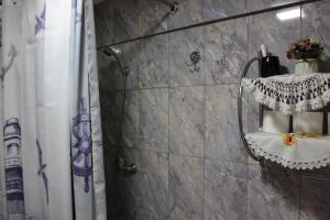 Um banheiro em Hostal Familiar S&G