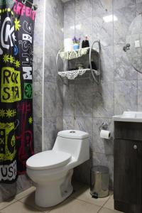 Um banheiro em Hostal Familiar S&G
