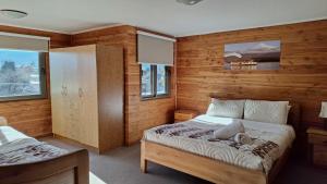 Postel nebo postele na pokoji v ubytování Alpes Hotel