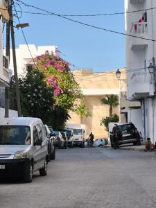 a parking lot with cars parked on the side of a street at Appartement a Martil in Martil