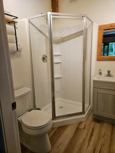 Afbeelding uit fotogalerij van Carriage House - 2 suites- HIKE & REST - EV plug in Golden +25 foto's