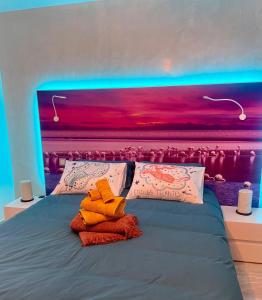 En eller flere senge i et værelse på Chic, Luxury & Spacious F4 in Old Town AC + 9 billeder