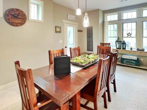 a dining room with a wooden table and chairs at Acorn Cottage in Oakland