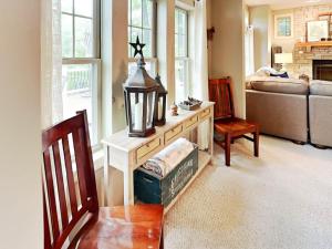 a living room with a table and a couch at Acorn Cottage in Oakland +28 photos