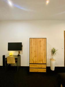 Televízia a/alebo spoločenská miestnosť v ubytovaní Topolove Rooms & Apartments