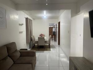 a living room with a couch and a table at Casa 1 km do centro in Garanhuns