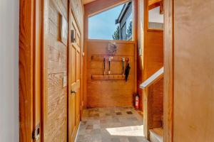 Et badeværelse på Bright 3BR Condo Near Northstar