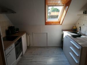 Kuchyň nebo kuchyňský kout v ubytování Ferienwohnung II Reiterhof Groß Stubben