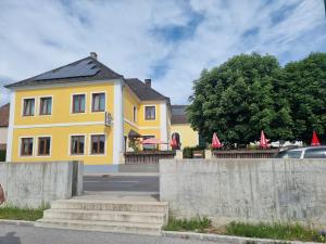 Budova, kde se penzion – hostinec nachází