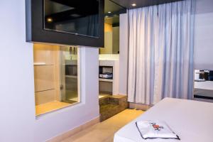 a room with a white table and a window at Motel Point ABC in São Bernardo do Campo