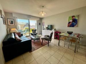 a living room with a couch and a table at Quiberon : 2 pièces confortables avec Wifi et parking proche plage - FR-1-478-143 in Quiberon