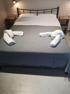 Postel nebo postele na pokoji v ubytování Smaragdi apartment