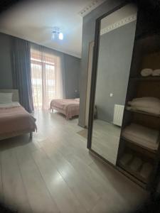 Llit o llits en una habitació de Hotel Elegant