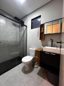a bathroom with a toilet and a shower and a sink at Chalé Container - Luxo Rústico in Ibiúna +65 photos