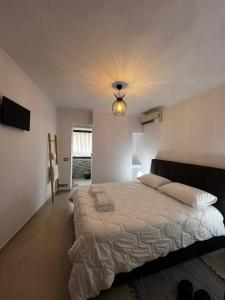 Postel nebo postele na pokoji v ubytování Xhelo's Rooms + 1 fotografie
