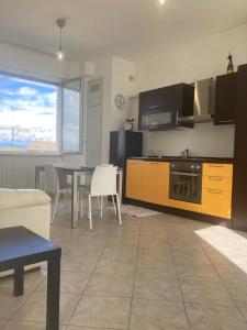 Kuchyň nebo kuchyňský kout v ubytování S a f e t y House Treviglio Milano