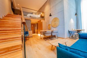Ruang duduk di GO Quito Hotel