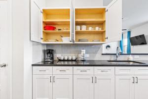Dapur atau dapur kecil di Irving Townhouse