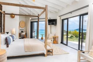 Ein Bett oder Betten in einem Zimmer der Unterkunft Tamarind Hills Resort & Villas