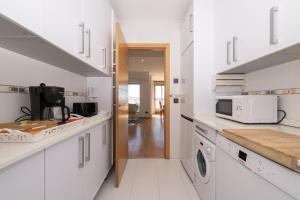 A kitchen or kitchenette at ÁTICO DE LUX SANXENXO