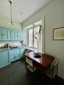 Η κουζίνα ή μικρή κουζίνα στο Studio apartament, Dwor Kuflew