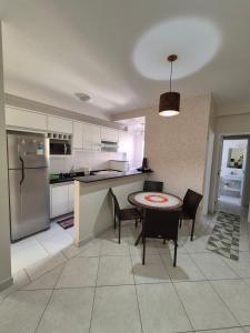 Køkken eller tekøkken på Apartamento E-23 Edifício Villa Monreale - Praia Itaguá