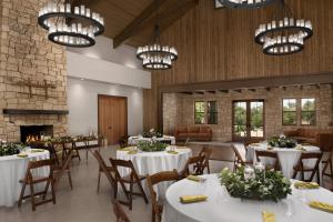a banquet hall with tables and chairs and chandeliers at Sun Outdoors Paso Robles in Paso Robles