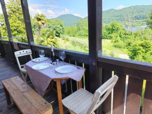 Foto dalla galleria di Romantica terrazza sul lago a Revine Lago