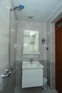 Koupelna v ubytování VƏTƏN Hotel