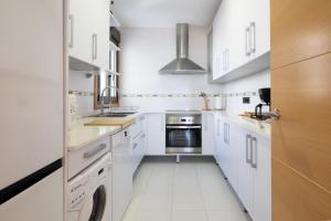 A kitchen or kitchenette at ÁTICO DE LUX SANXENXO