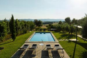 an image of a swimming pool in a garden at Nonno Gino suite in Monte San Savino