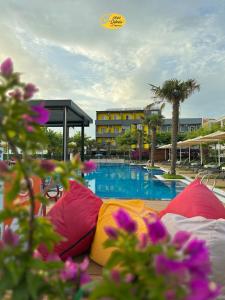 Bazén v ubytování Hotel Qetesia-Te Indriti nebo v jeho okolí