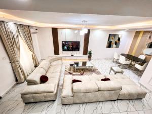 Posezení v ubytování Luxury 3 Bedroom Haven in Lekki