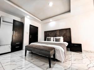 Postel nebo postele na pokoji v ubytování Luxury 3 Bedroom Haven in Lekki