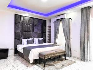 Postel nebo postele na pokoji v ubytování Luxury 3 Bedroom Haven in Lekki