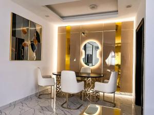 Posezení v ubytování Luxury 3 Bedroom Haven in Lekki