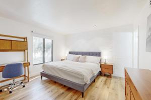 Katil atau katil-katil dalam bilik di Palm Canyon Villas B8 Permit #68424 +19 gambar