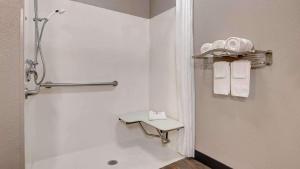 Koupelna v ubytování Motel 6-Del Rio, TX