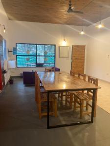 a dining room with a wooden table and chairs at Casa finca La catalina I in Maco