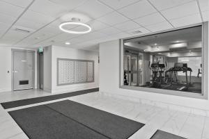 Fitness centrum a/nebo fitness zařízení v ubytování Top Floor Lakeshore Views Near Skiing