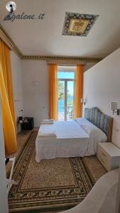 Postel nebo postele na pokoji v ubytování Galene - Beachfront in Costa d'Amalfi